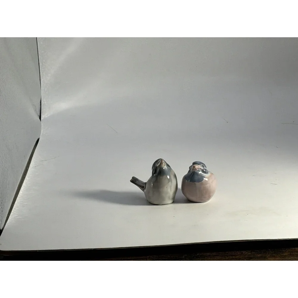 VTG Otagiri Pair Of Porcelain Finches Blue/Grey Bird Figurines Shelf Decor Japan